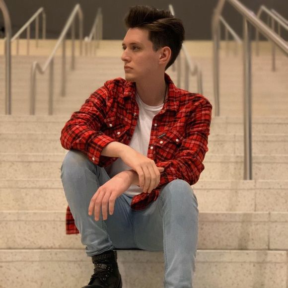 Meet your Posher, Bryan - Picture 1 of 1